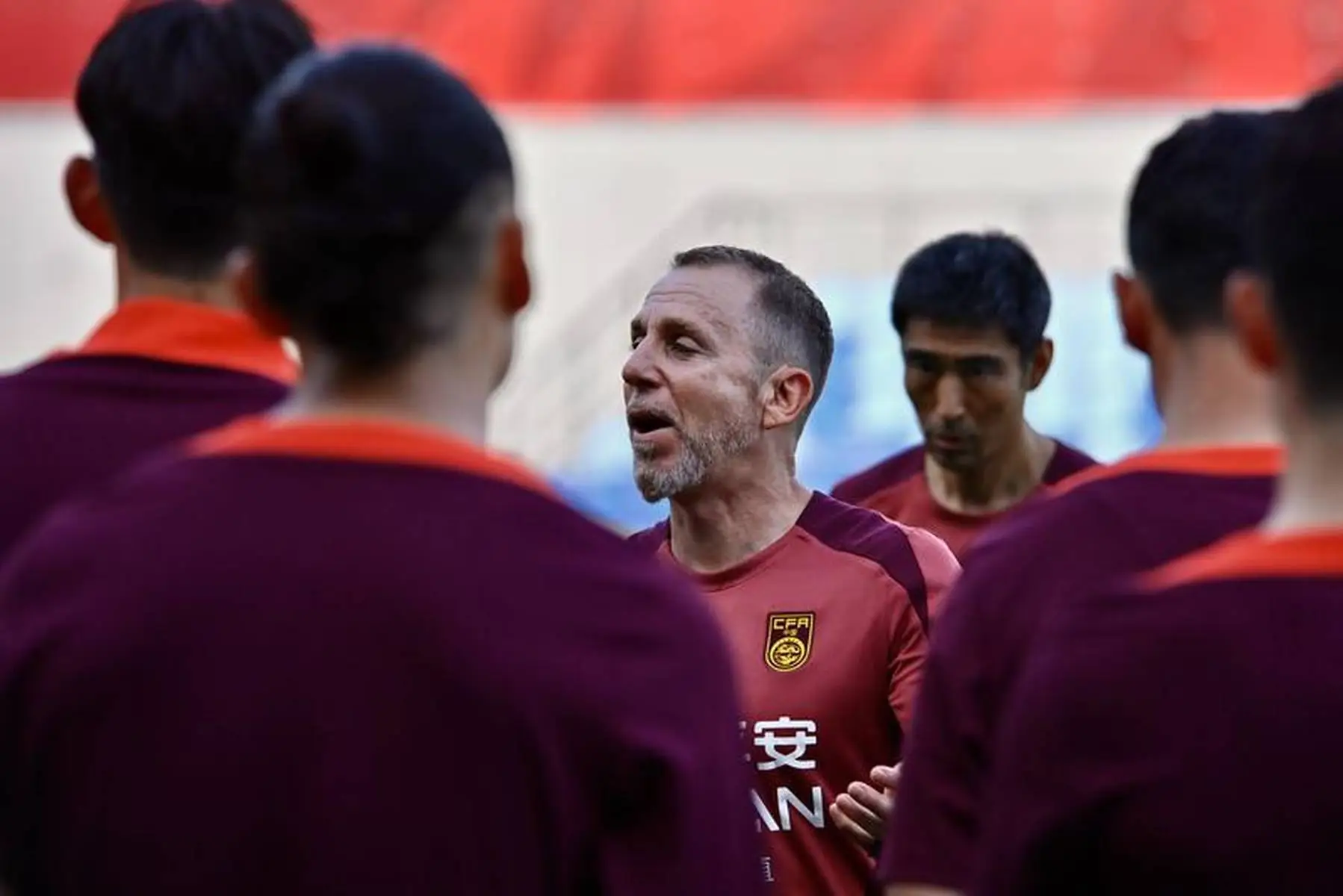 天行网页版 -转折点里尔再遭质疑;亚冠国际比赛日攻防权衡;压力陡增;年轻球员得到机会