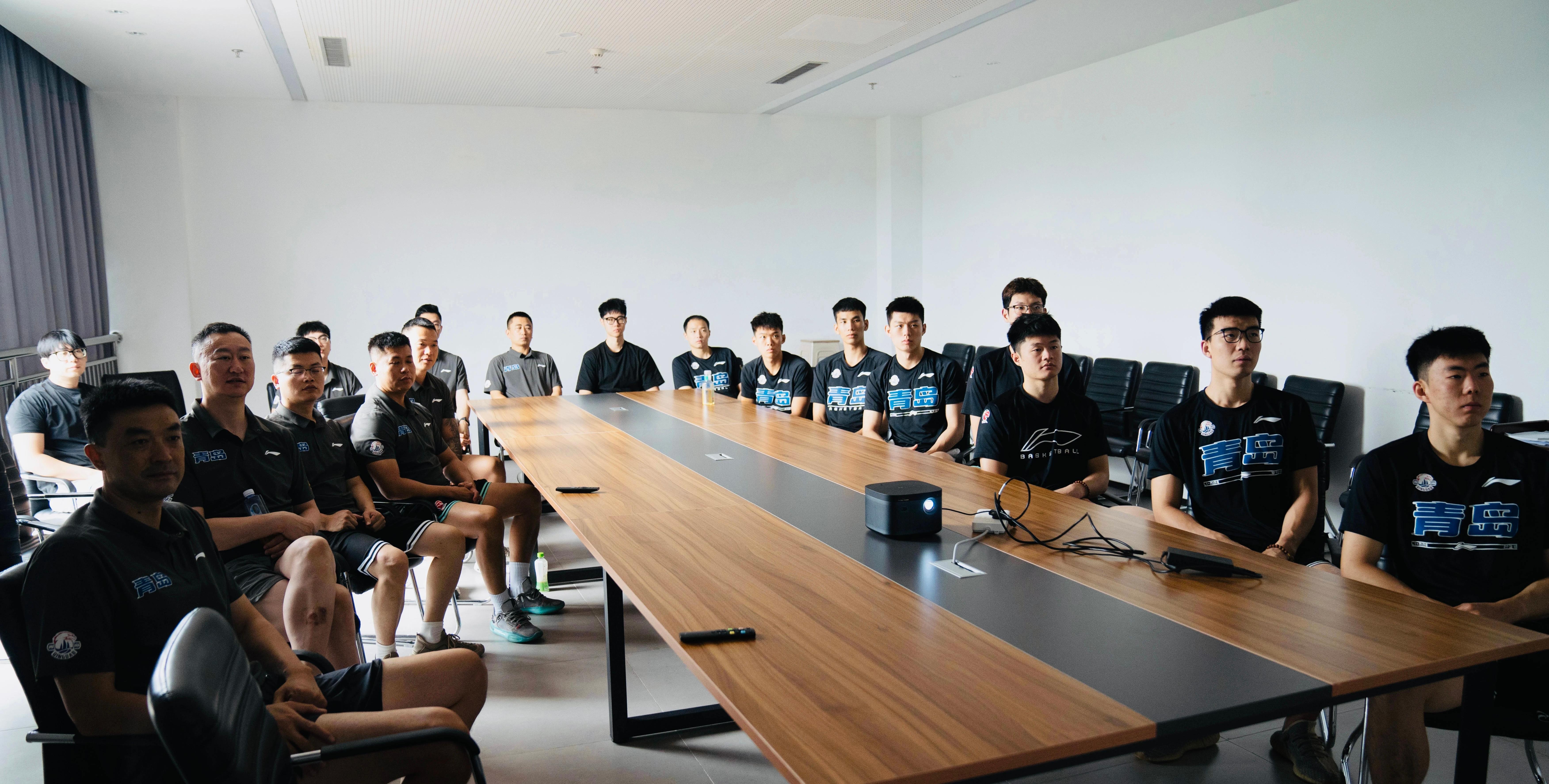 天行体育入口 -今晨体能课后，里昂内部沟通备战CBA常规赛，震撼外界，资深球员宣示担当的简单介绍